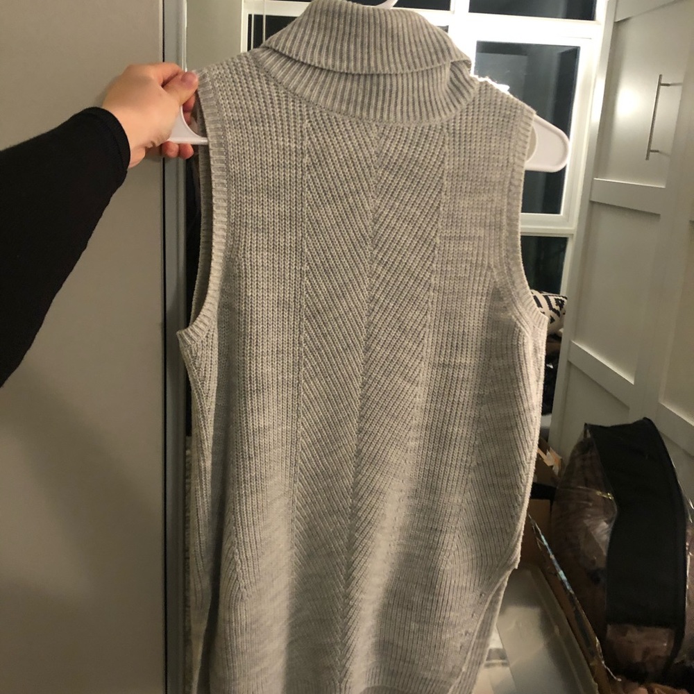 Light gray turtle neck sleeveless sweater